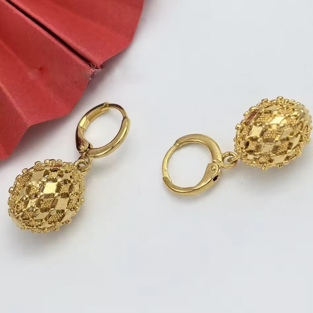 Vintage Gold Filigree Earrings – Timeless Elegant Statement